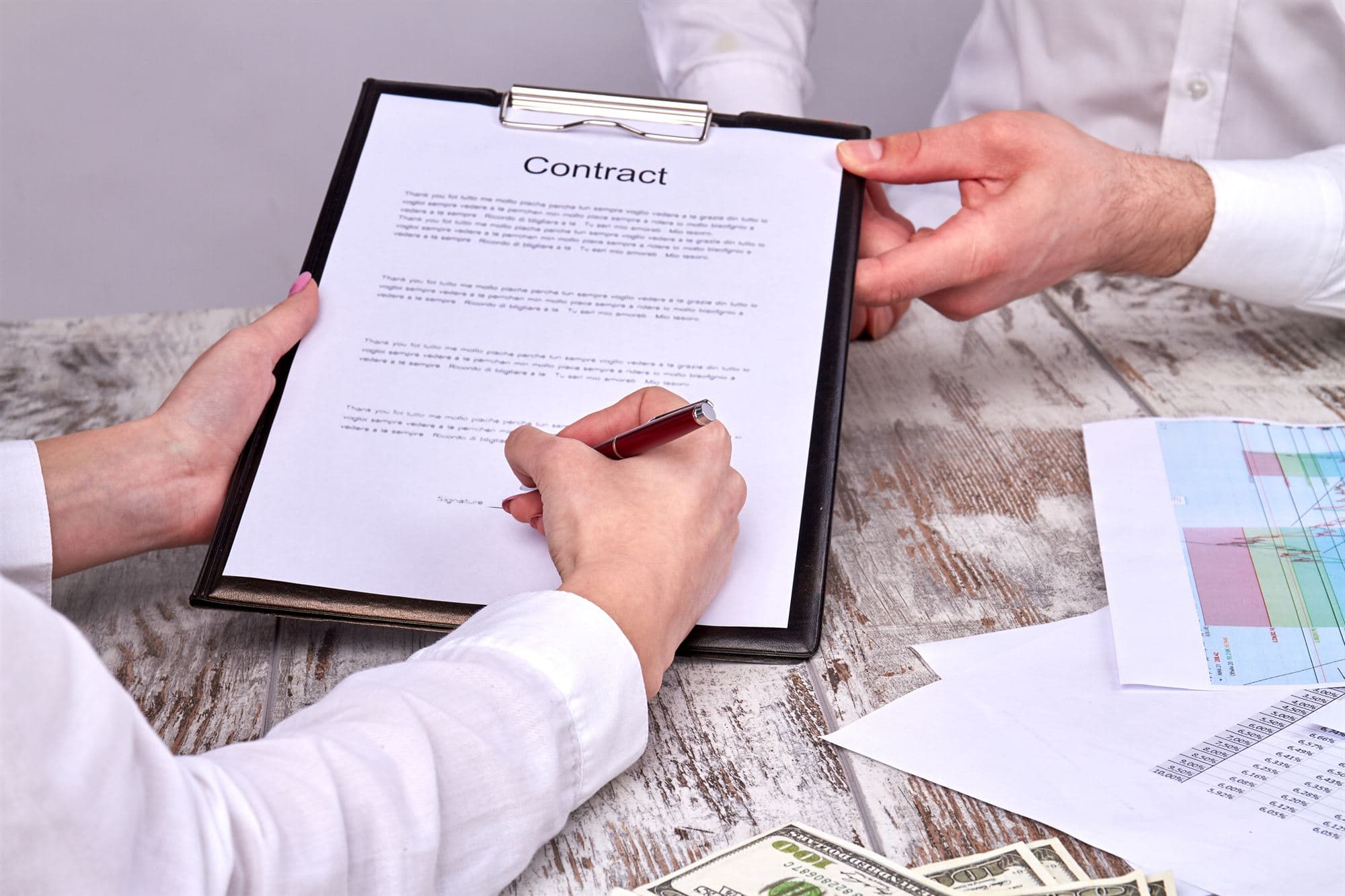 Signature d’un contrat de création de société